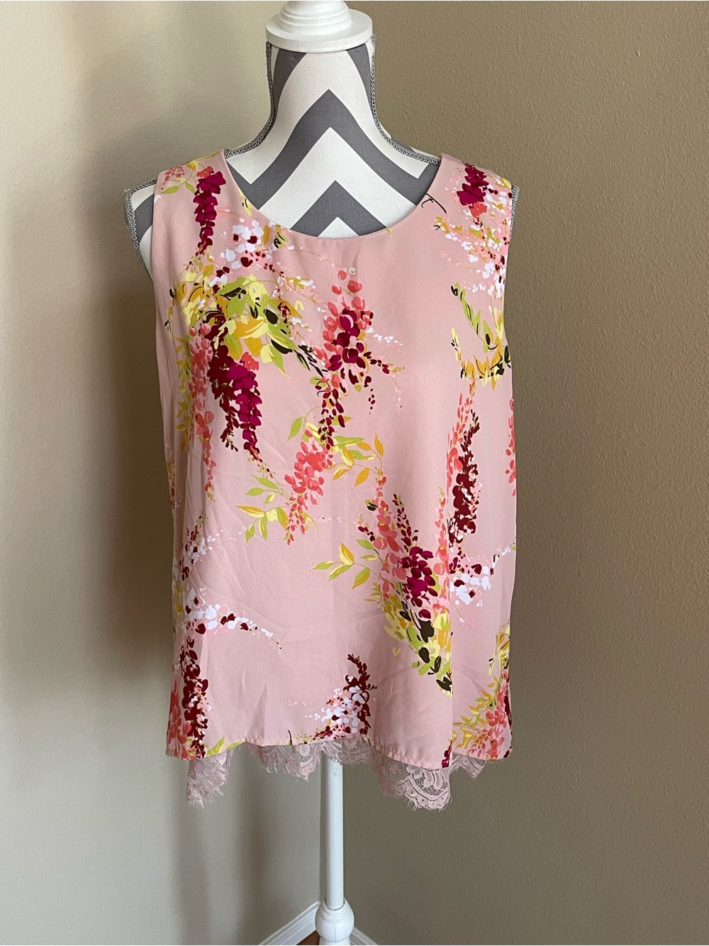 Worthington Floral Sleeveless Lace-Trim Blouse - Size: PXL